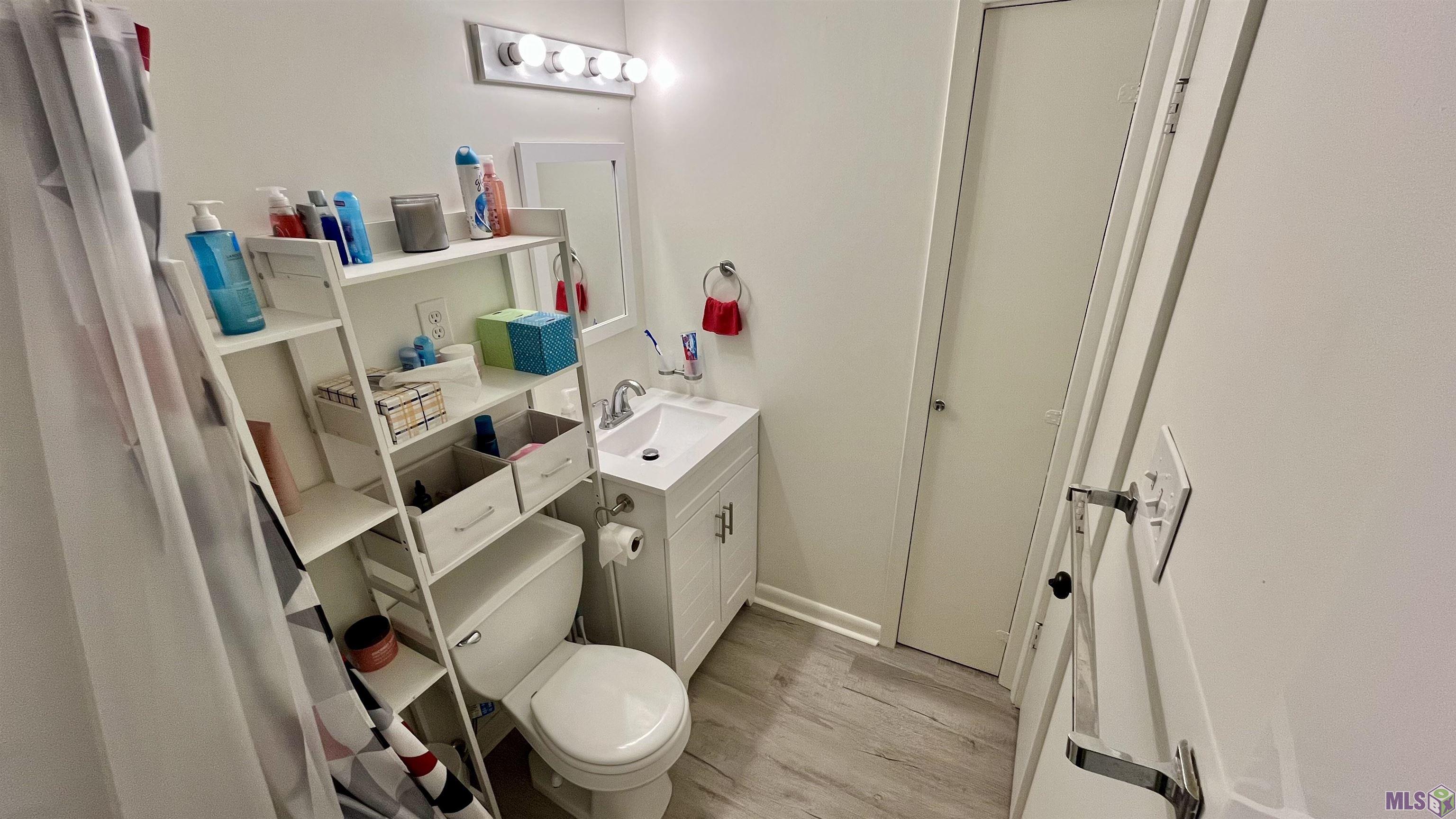 468 Church Street Raceland, LA 70394 - Photo 10 of 19 Full Bathroom