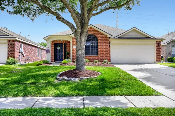 $325,000 | 7819 Summer Dale Drive, Rosenberg, TX 77469