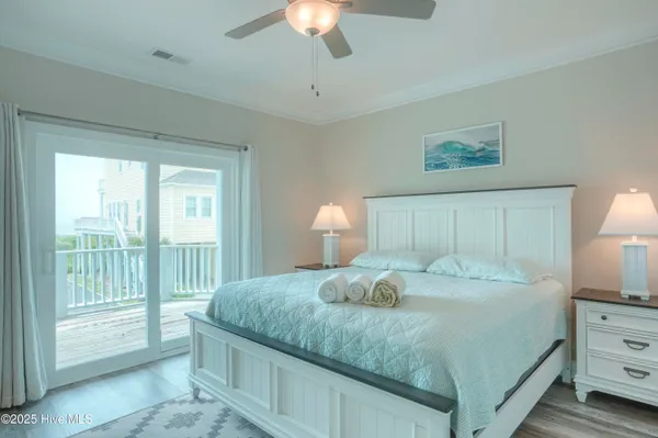 $1,150,000 | 876 Villas Drive, North Topsail Beach, NC 28460