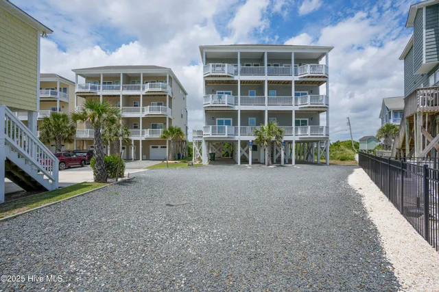 $1,250,000 | 876 Villas Drive, North Topsail Beach, NC 28460