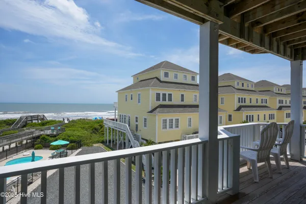 $1,150,000 | 876 Villas Drive, North Topsail Beach, NC 28460