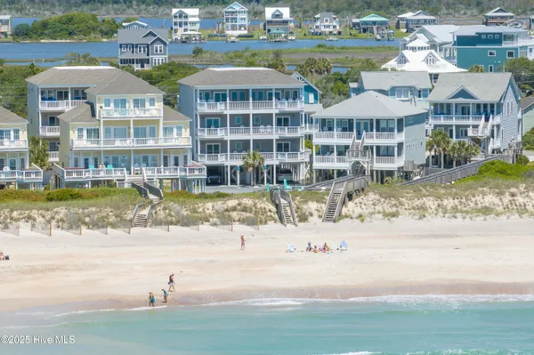 $1,150,000 | 876 Villas Drive, North Topsail Beach, NC 28460
