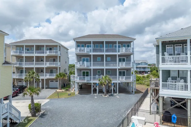 $1,250,000 | 876 Villas Drive, North Topsail Beach, NC 28460
