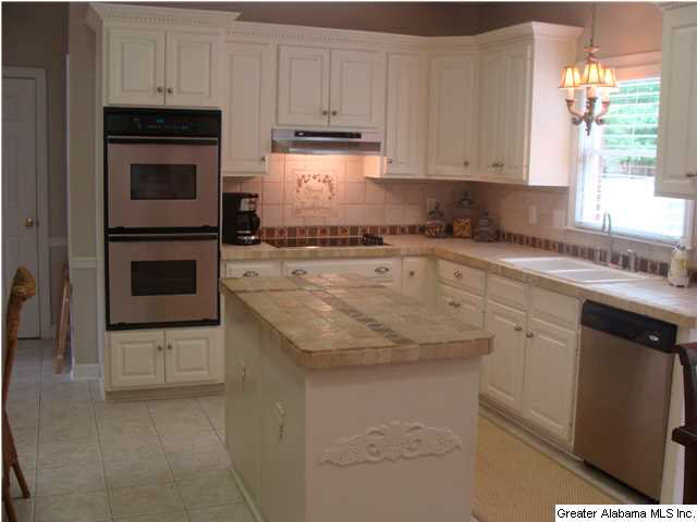 2556 Magnolia Place Birmingham, AL 35242 - Photo 2 of 22