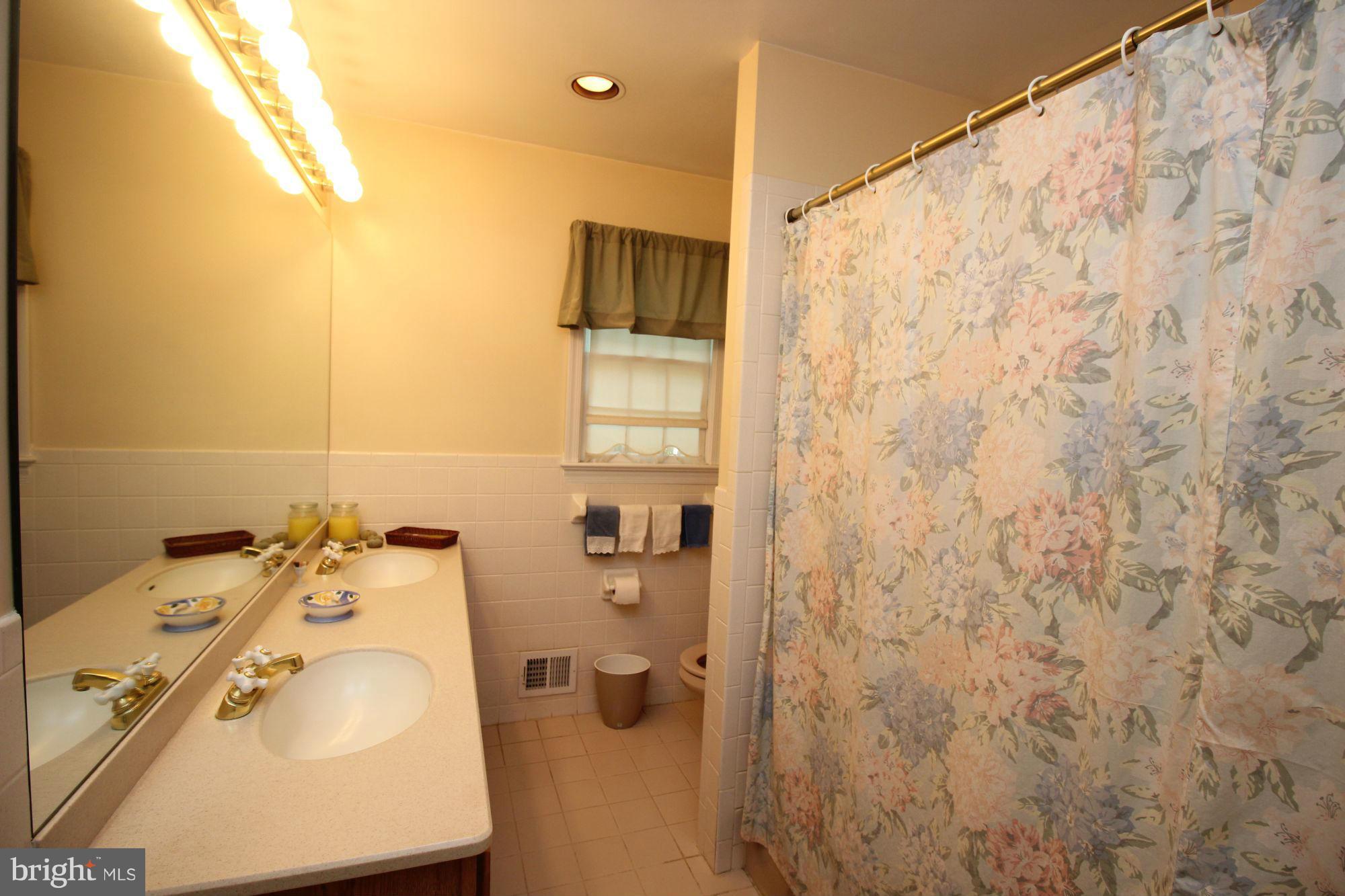 6609 Ridgeway Drive Springfield, VA 22150 - Photo 17 of 30 Bath