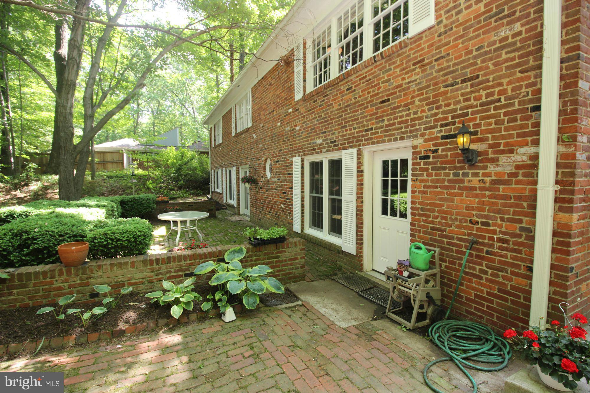 6609 Ridgeway Drive Springfield, VA 22150 - Photo 27 of 30 Exterior (Rear)