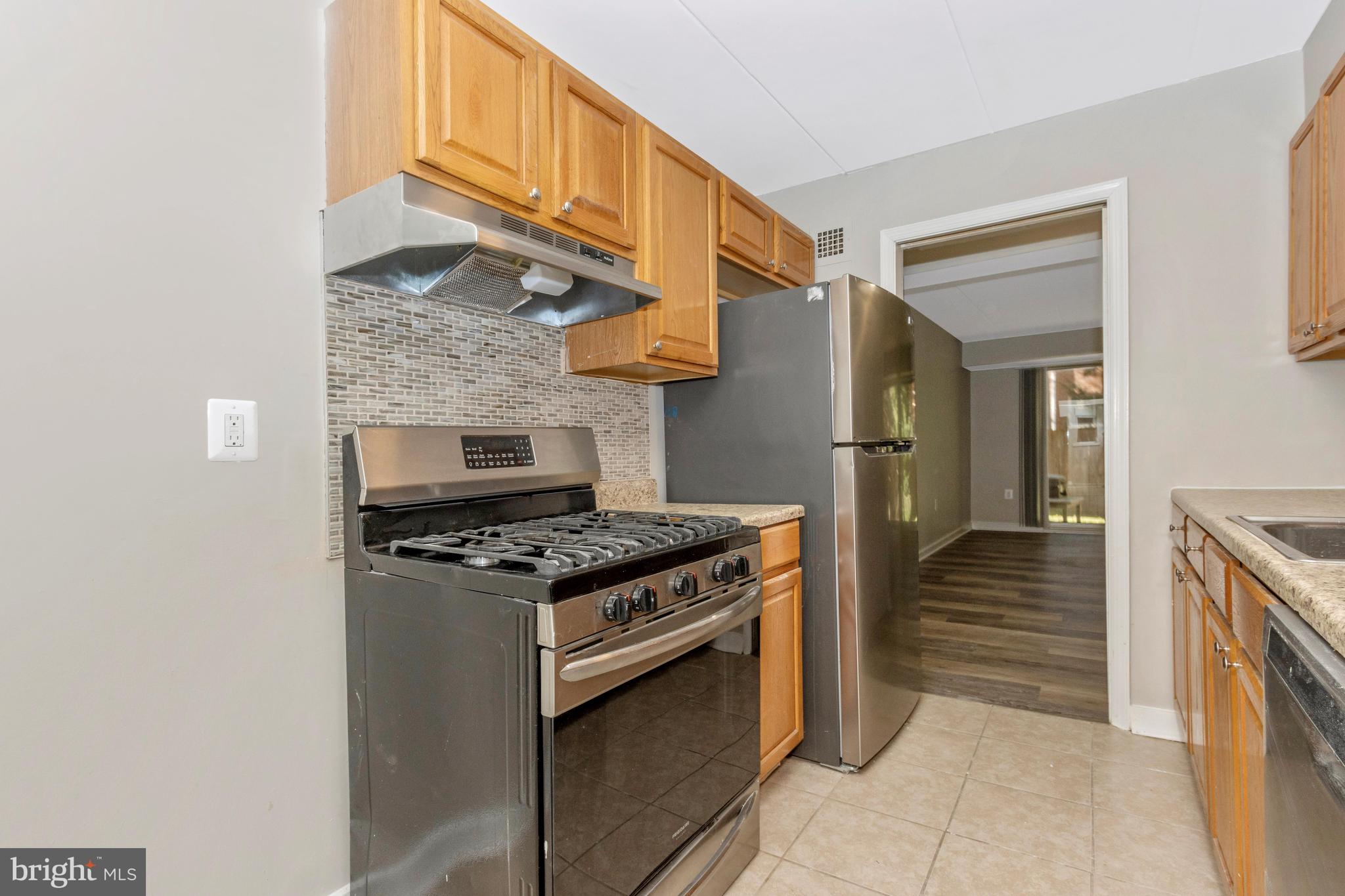 3342 Hewitt Avenue, Unit 31B Silver Spring, MD 20906 - Photo 16 of 71 Kitchen