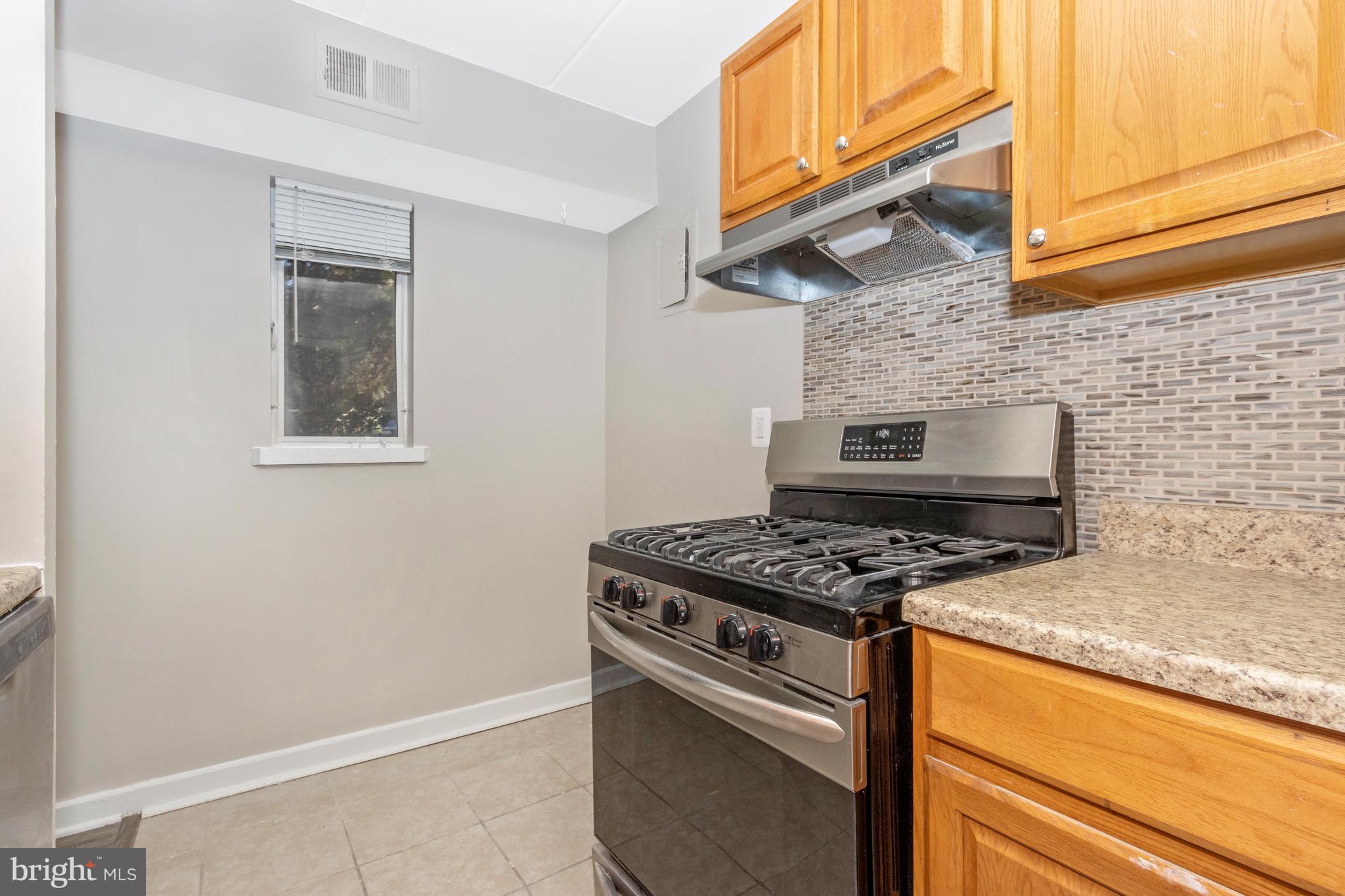 3342 Hewitt Avenue, Unit 31B Silver Spring, MD 20906 - Photo 21 of 71 Kitchen