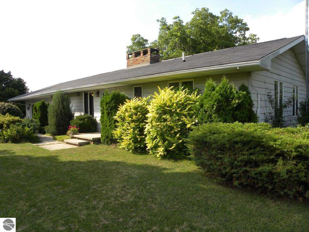 7119 East Pleasant Valley Road Shepherd, MI 48883 - Photo 19 of 20 1789304-18.JPG
