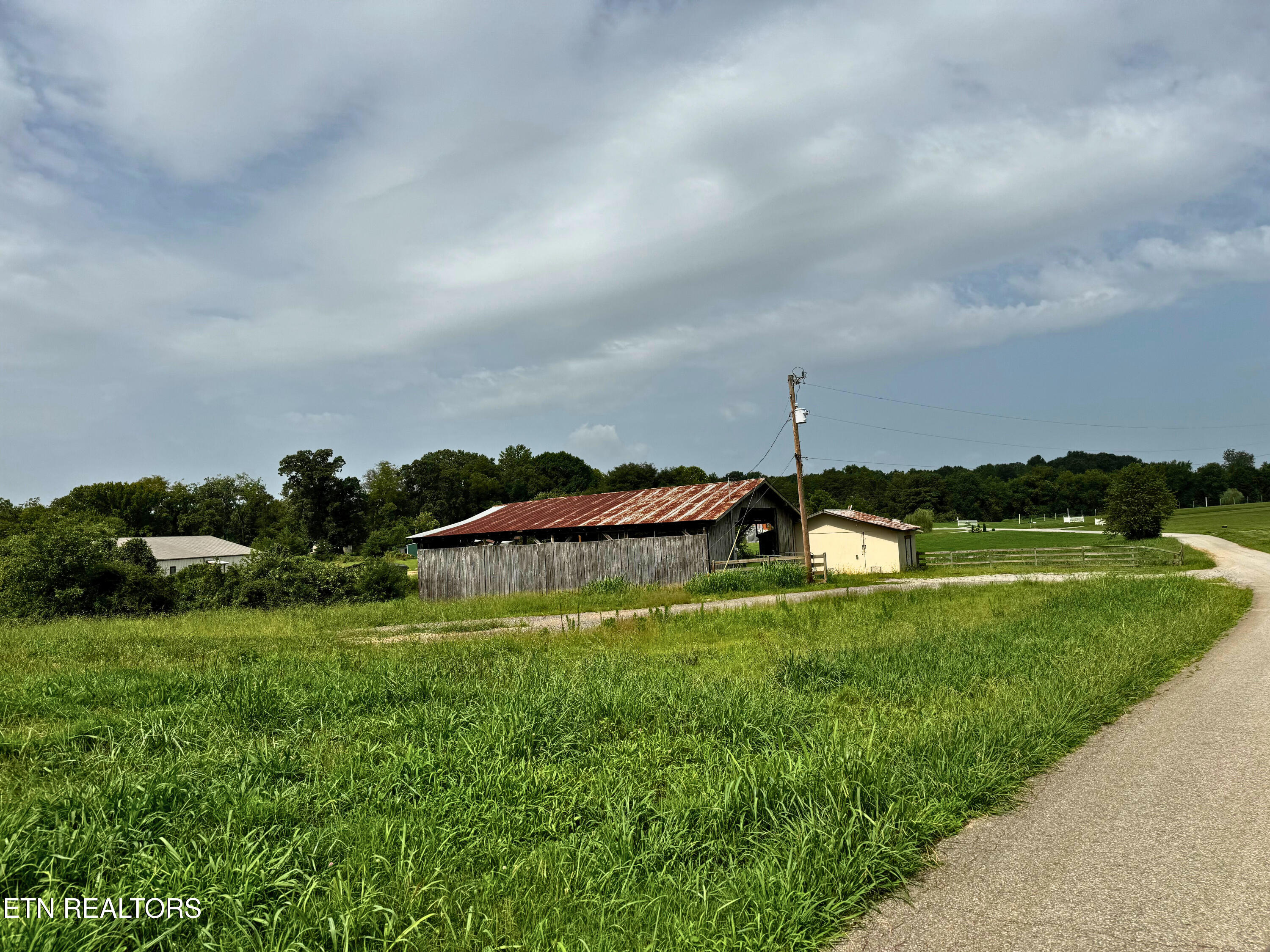 600 Bell View Greenback, TN 37742 - Photo 3 of 26 7caf759c-6c1d-4972-965f-84092f368eba