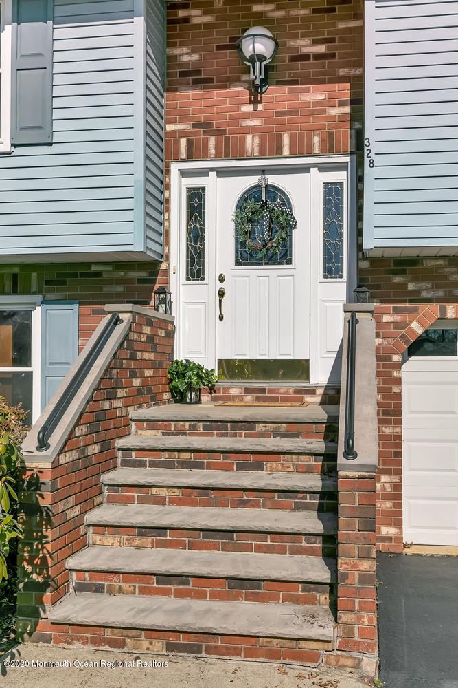 328 Florence Road Middletown, NJ 07748 - Photo 3 of 41 328 Florence Rd Middletown NJ-large-004-