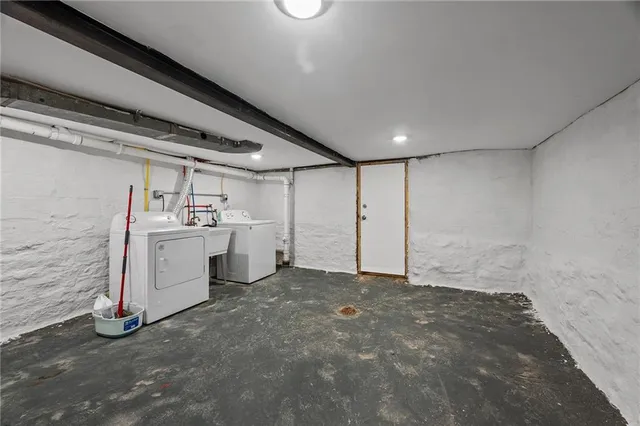 a view of a storage & utility room