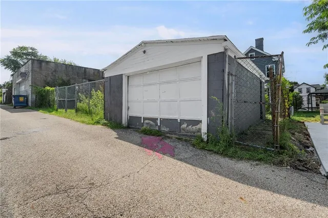 a view of a back yard of the house
