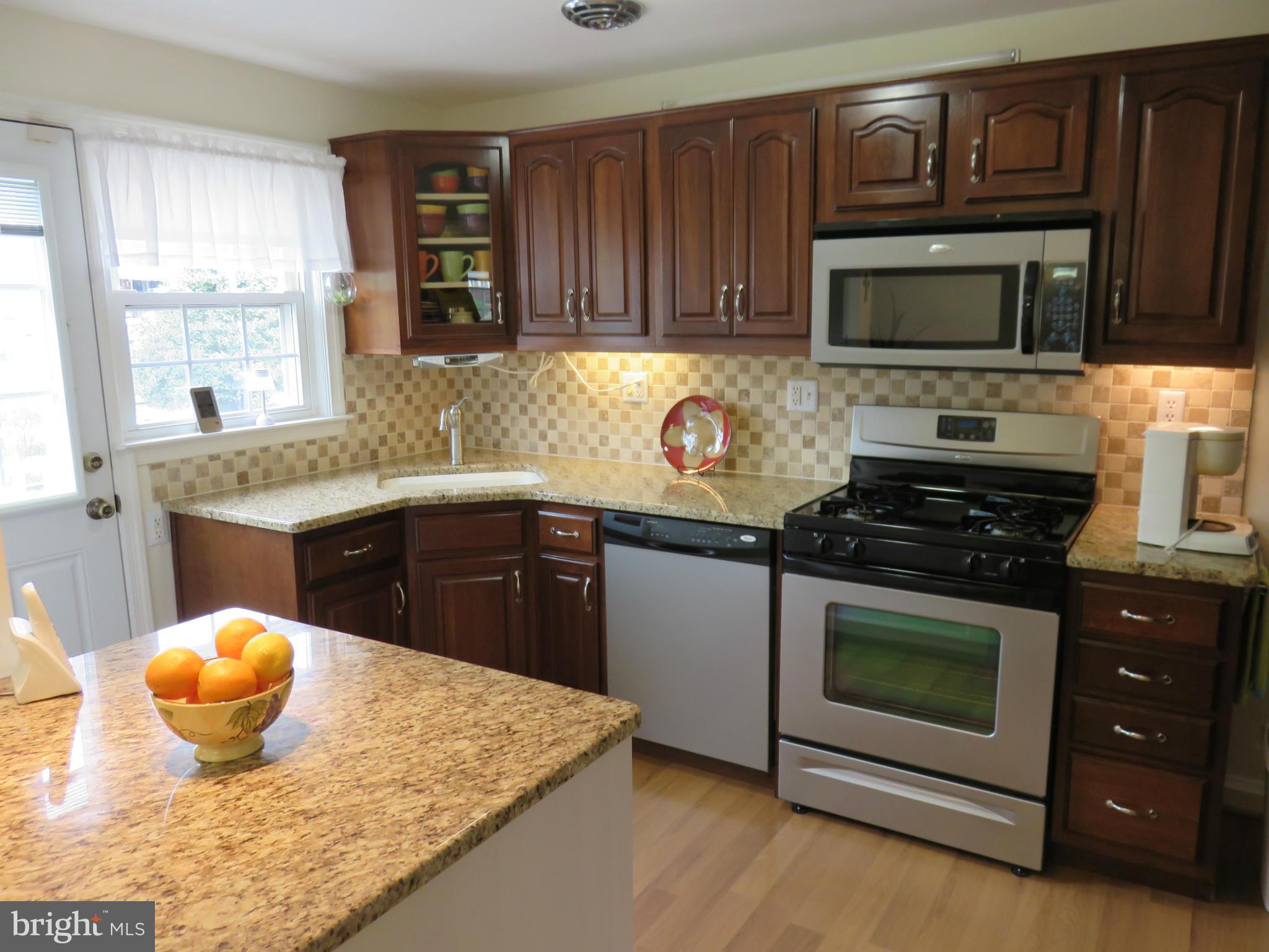 8102 Pleasant Plains Road Baltimore, MD 21286 - Photo 12 of 30 Kitchen w/granite