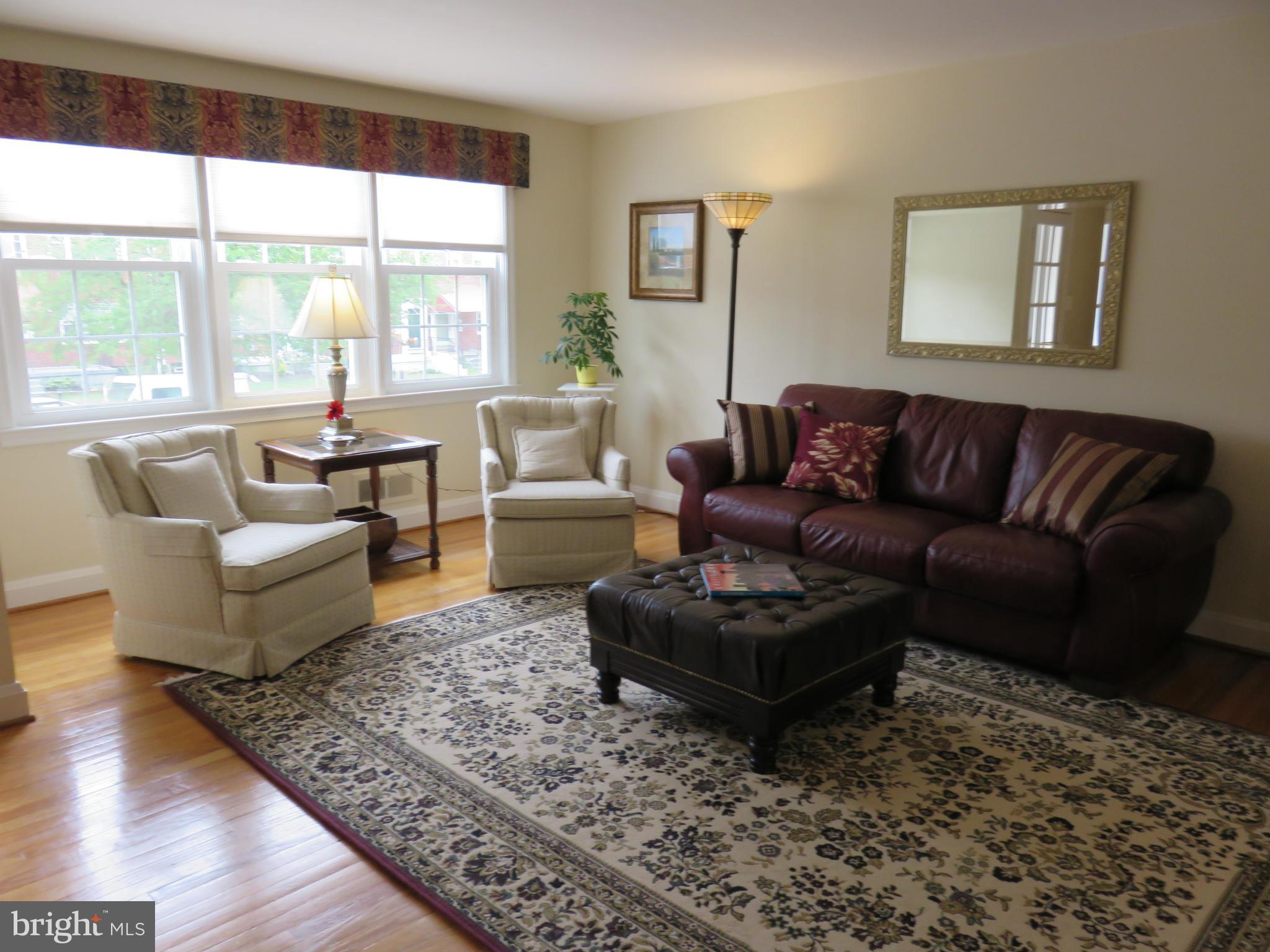 8102 Pleasant Plains Road Baltimore, MD 21286 - Photo 4 of 30 Living Room