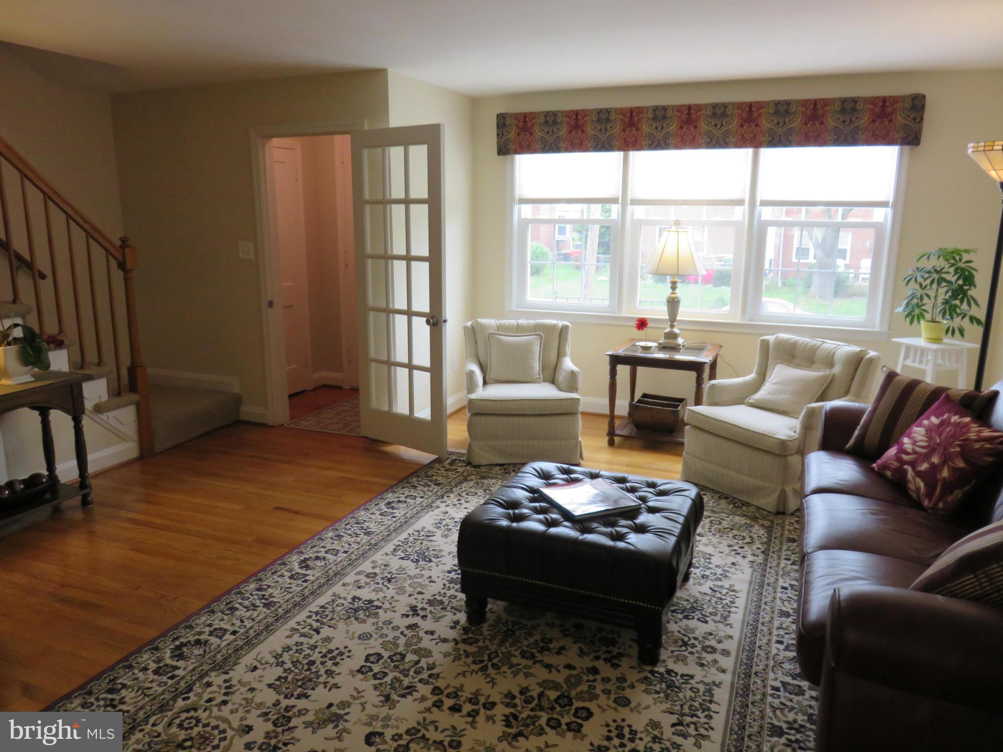 8102 Pleasant Plains Road Baltimore, MD 21286 - Photo 5 of 30 Living Room