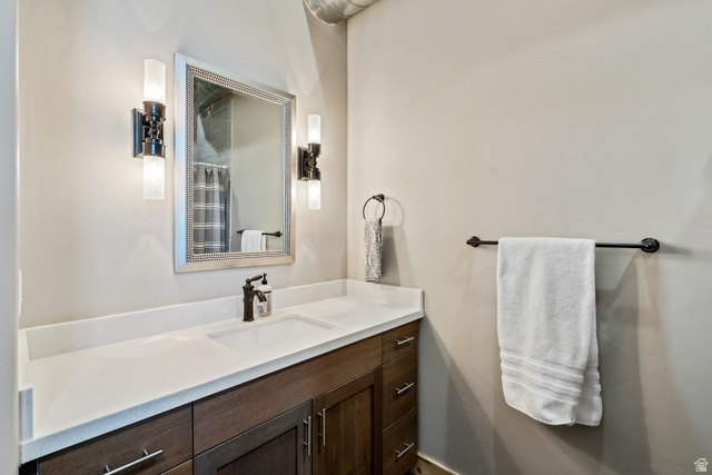 46997 West Thunder Road Fruitland, UT 84027 - Photo 25 of 49 Bathroom featuring vanity