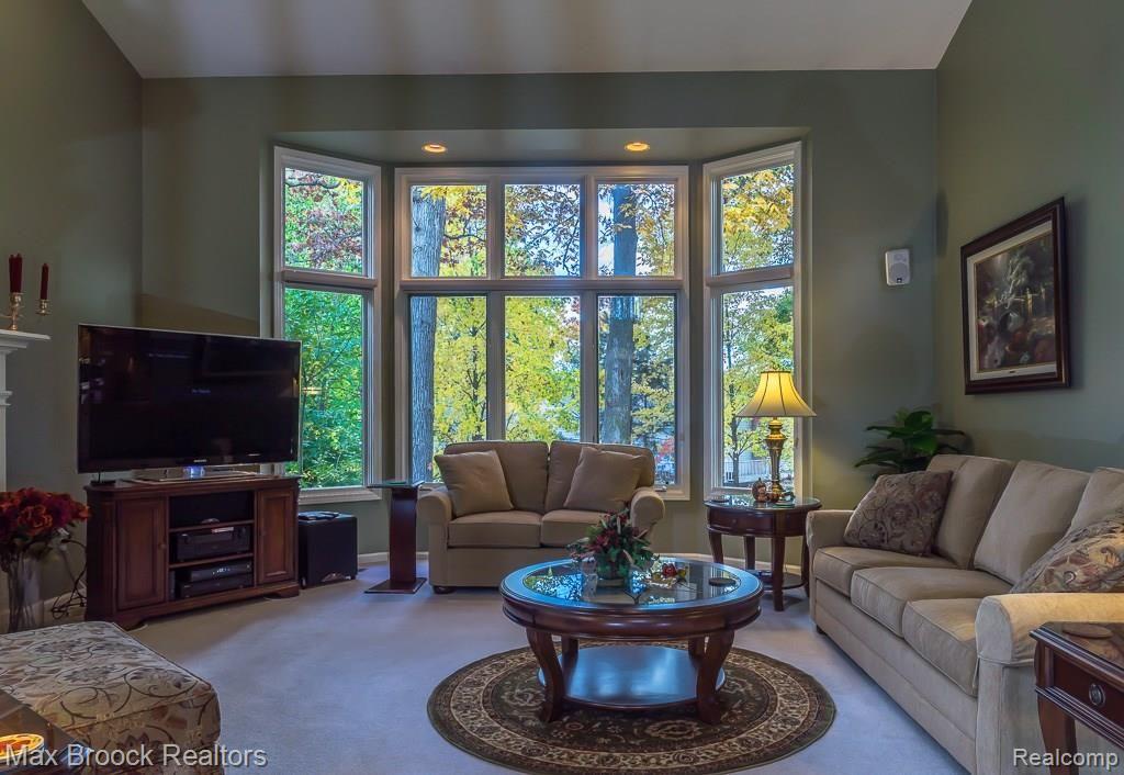819 Rambling Drive Rochester Hills, MI 48307 - Photo 6 of 32