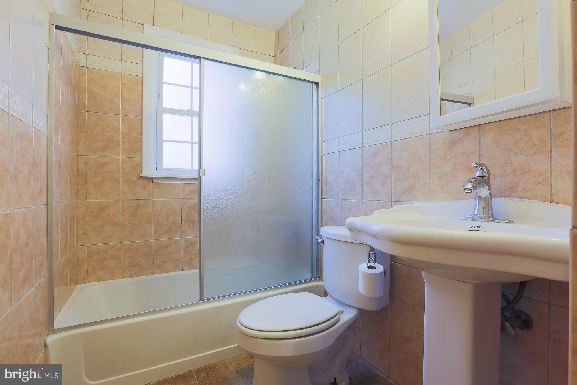 3212 Shelburne Road Baltimore, MD 21208 - Photo 12 of 25 Main Level updated full bathroom