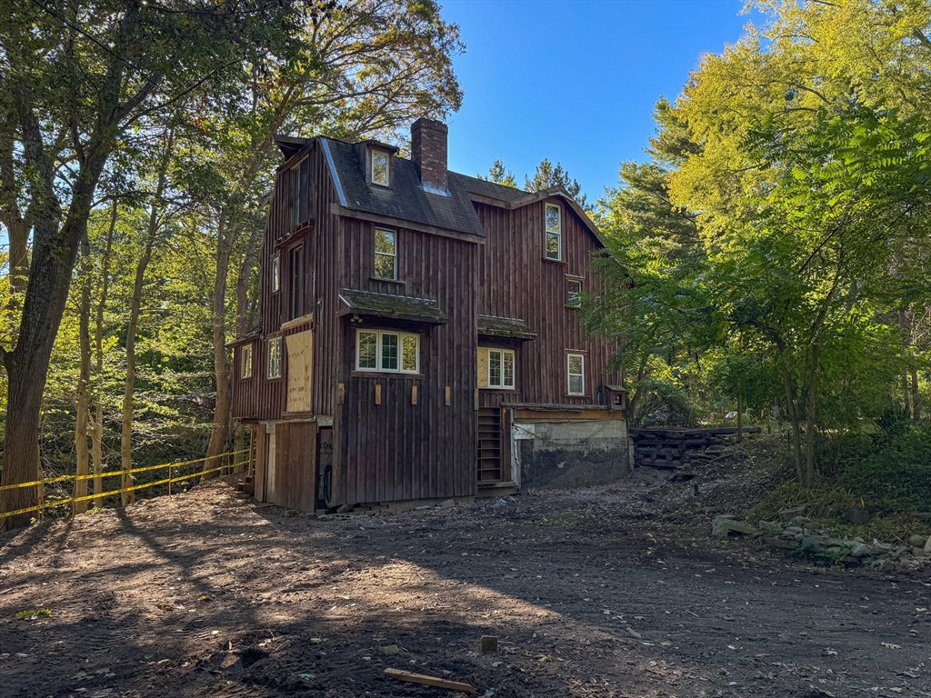 132 Kilbourn Road Lancaster, MA 01523 - Photo 4 of 15