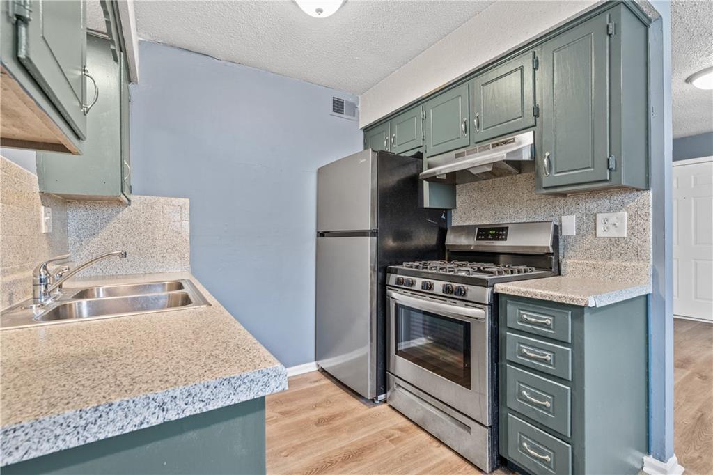 2312 155th Street Basehor, KS 66007 - Photo 4 of 28