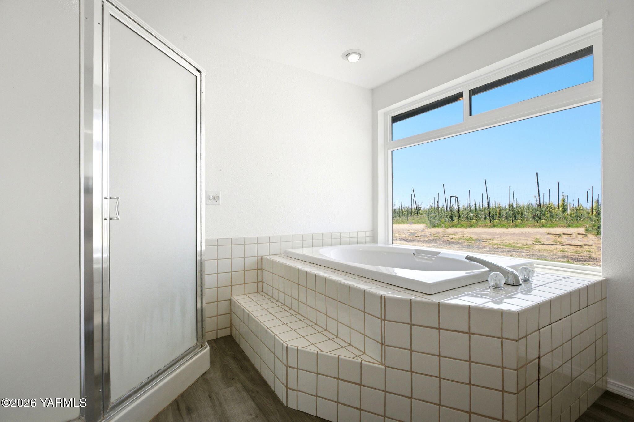 1660 Thompson Road Cowiche, WA 98923 - Photo 25 of 27 Bathroom with Soaking Tub
