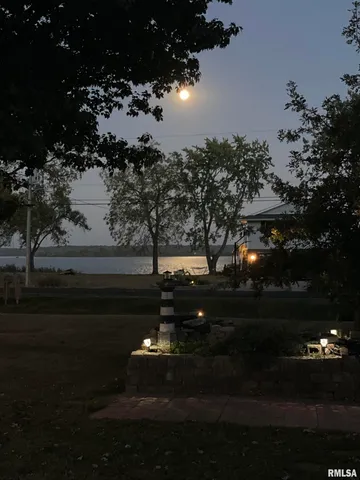 $291,000 | 15325 North River Beach Drive, Chillicothe, IL 61523