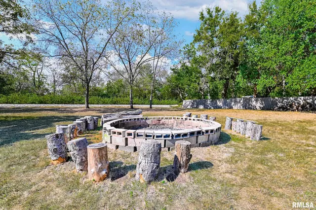 $291,000 | 15325 North River Beach Drive, Chillicothe, IL 61523