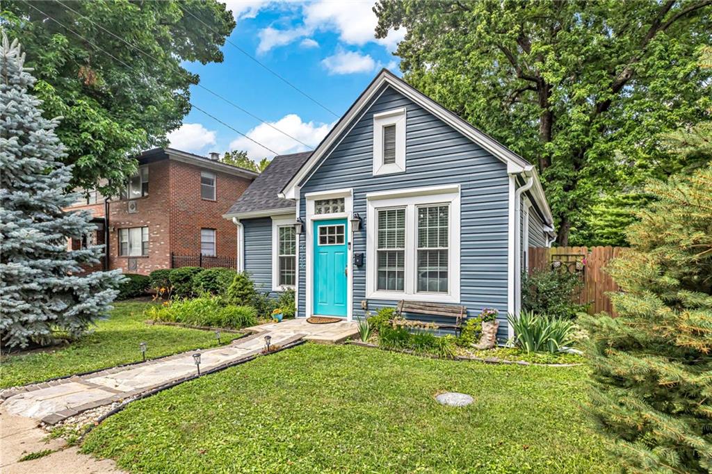 4118 Roanoke Road Kansas City, MO 64111 - Photo 2 of 15