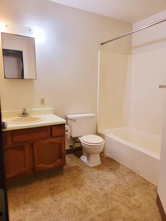 $724 | 528 North Grant Street, Unit 206, Blue Earth, MN 56013