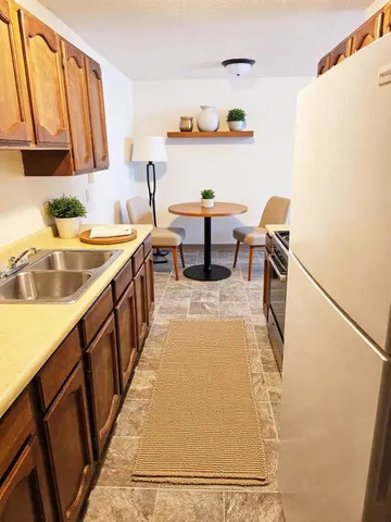 $724 | 528 North Grant Street, Unit 206, Blue Earth, MN 56013