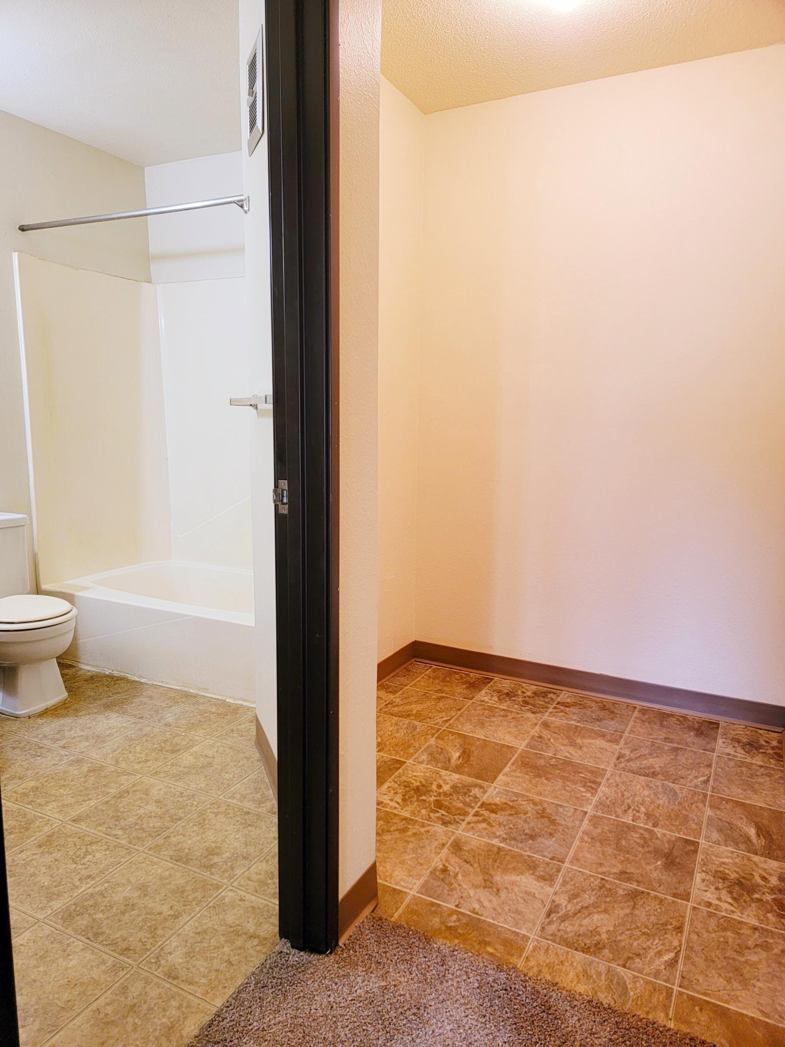 528 North Grant Street, Unit 206 Blue Earth, MN 56013 - Photo 10 of 14