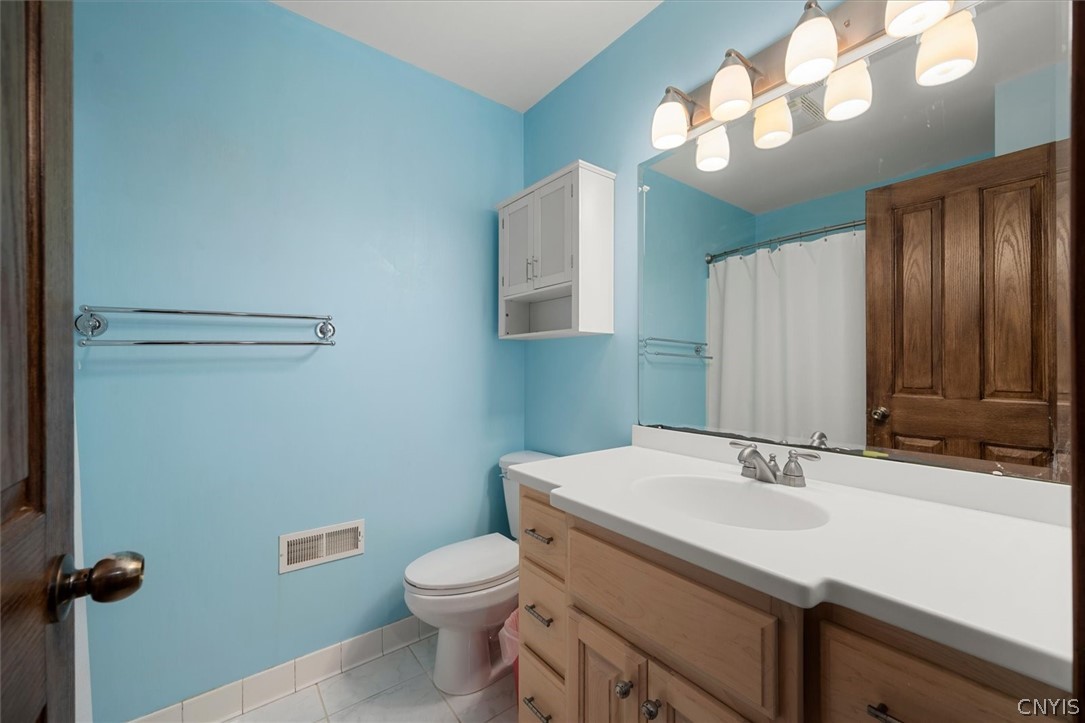 126 Hunt Valley Road Oneida, NY 13421 - Photo 32 of 50 Full bath upstairs!