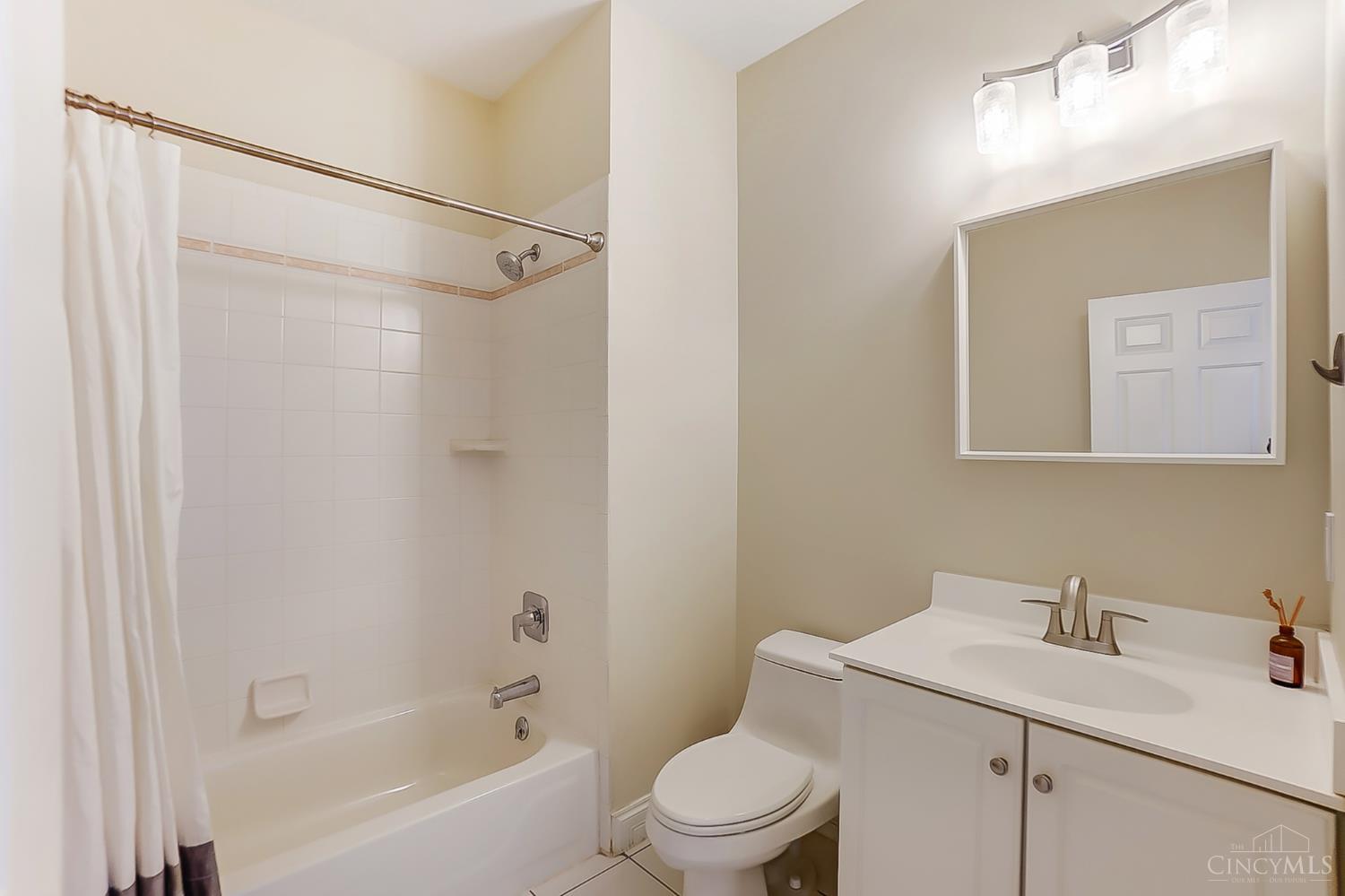 8676 Kenwood Road Cincinnati, OH 45242 - Photo 17 of 50