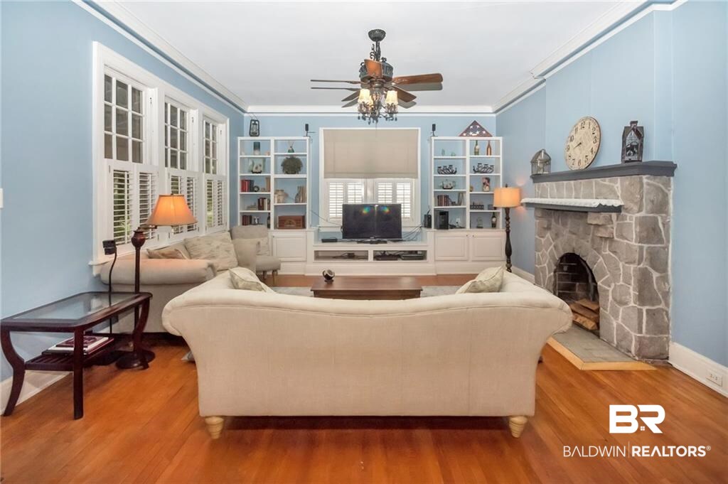 300 McDonald Avenue Mobile, AL 36604 - Photo 4 of 24