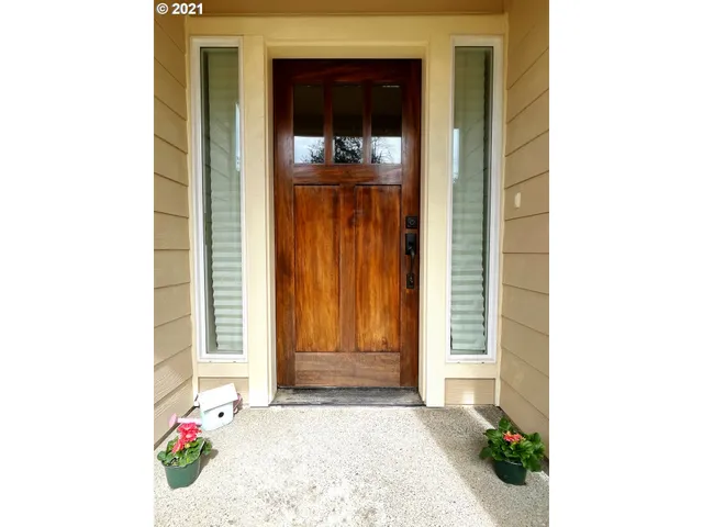 a view of an entryway of the house