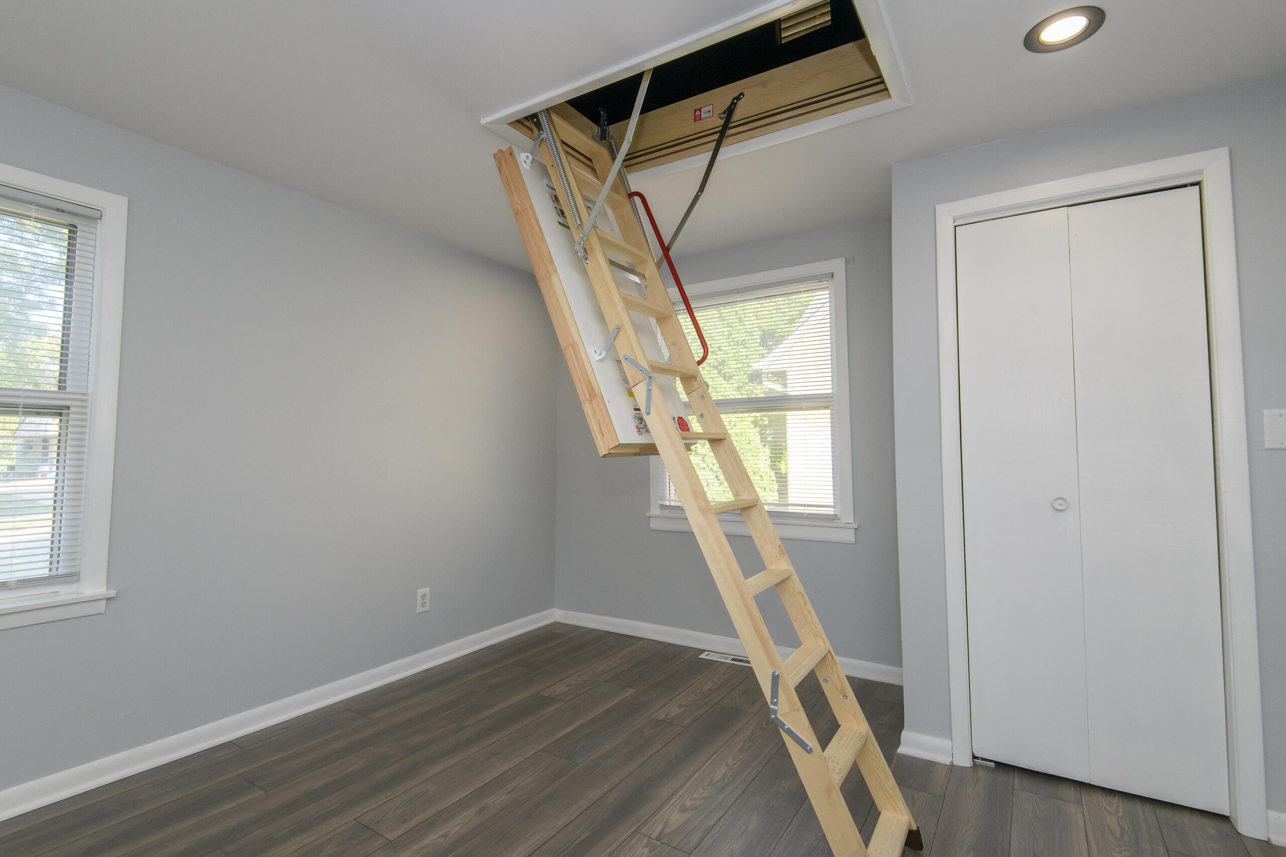 5228 North 64th Street Milwaukee, WI 53218 - Photo 22 of 36 Master Bedroom
