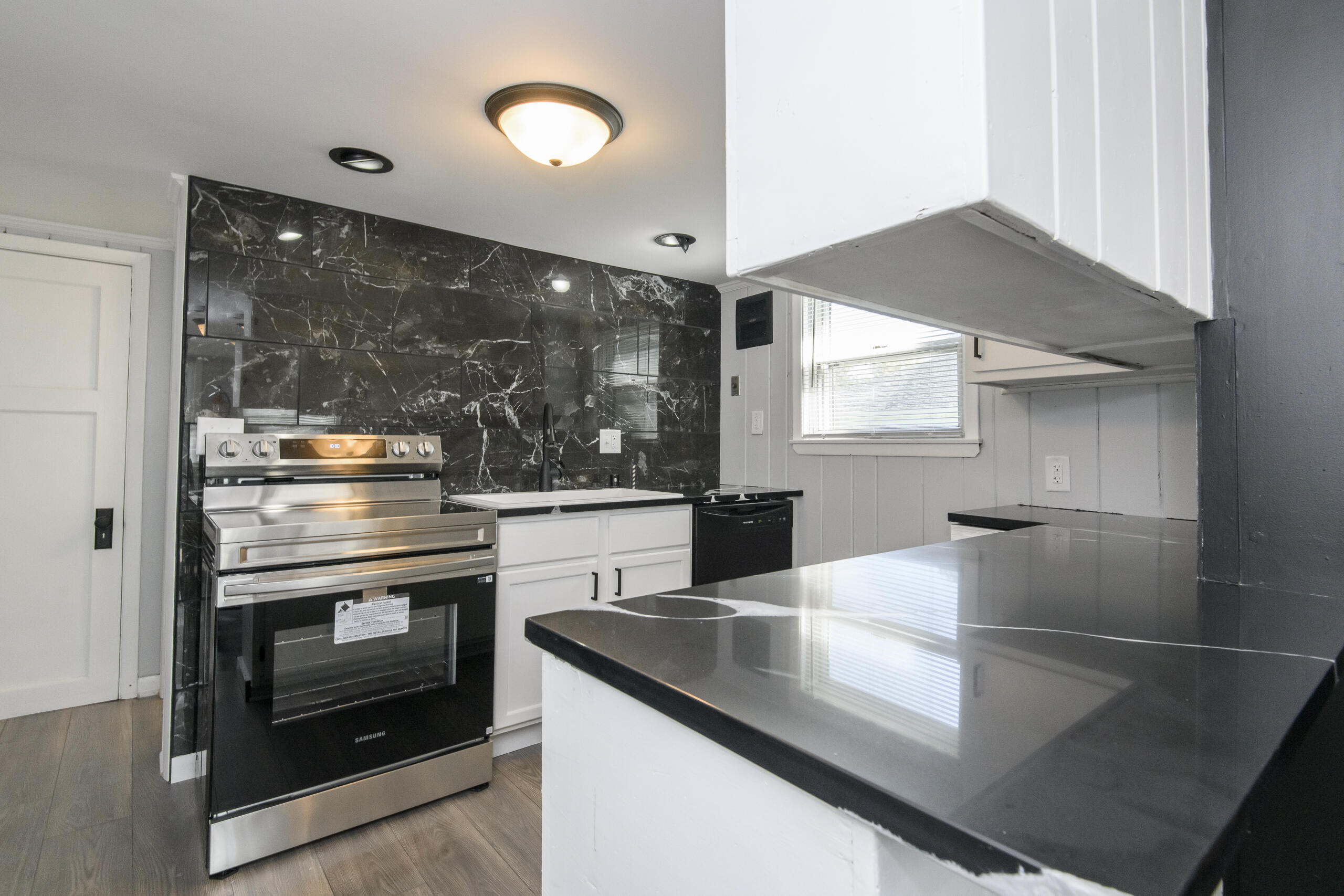 5228 North 64th Street Milwaukee, WI 53218 - Photo 10 of 36 Kitchen