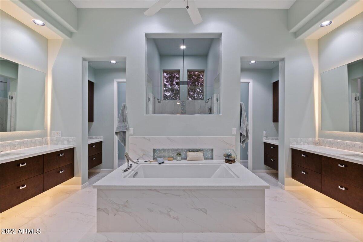 13646 East Wethersfield Road Scottsdale, AZ 85259 - Photo 16 of 44 Primary Bathroom