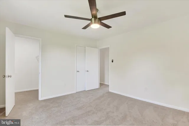 a view of a livingroom with a ceiling fan