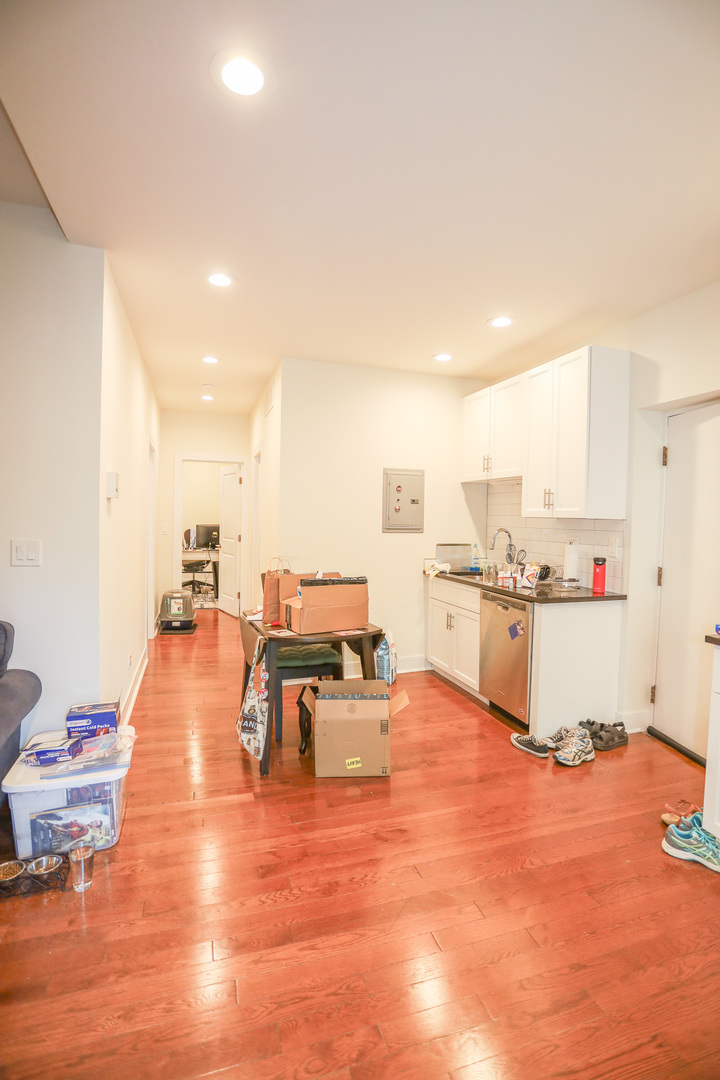 652 West Roscoe Street, Unit 103 Chicago, IL 60657 - Photo 3 of 11