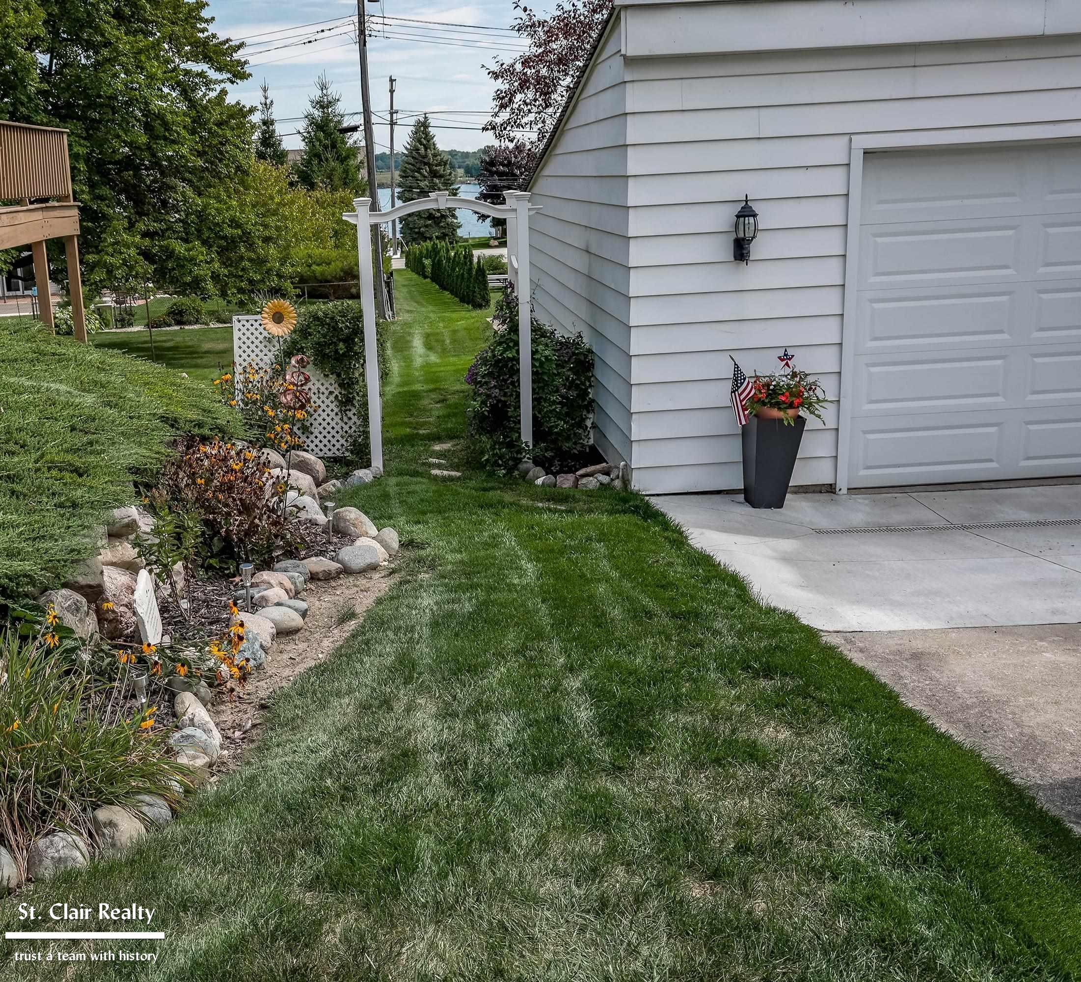1423 South Riverside Avenue St. Clair, MI 48079 - Photo 39 of 44