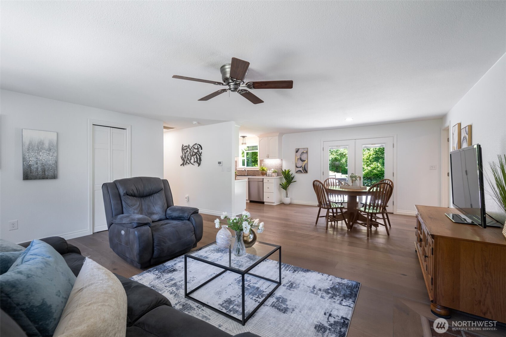 12328 Issaquah-Hobart Road Southeast Issaquah, WA 98027 - Photo 5 of 40