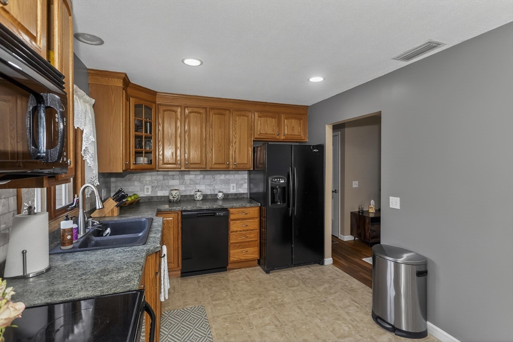 128 Williams Street Ludlow, MA 01056 - Photo 8 of 28