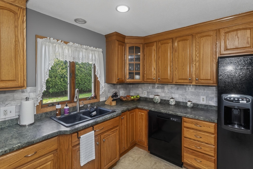 128 Williams Street Ludlow, MA 01056 - Photo 9 of 28