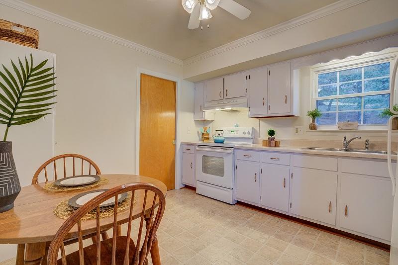 3911 Meadowlark Road Roanoke, VA 24018 - Photo 11 of 23 42