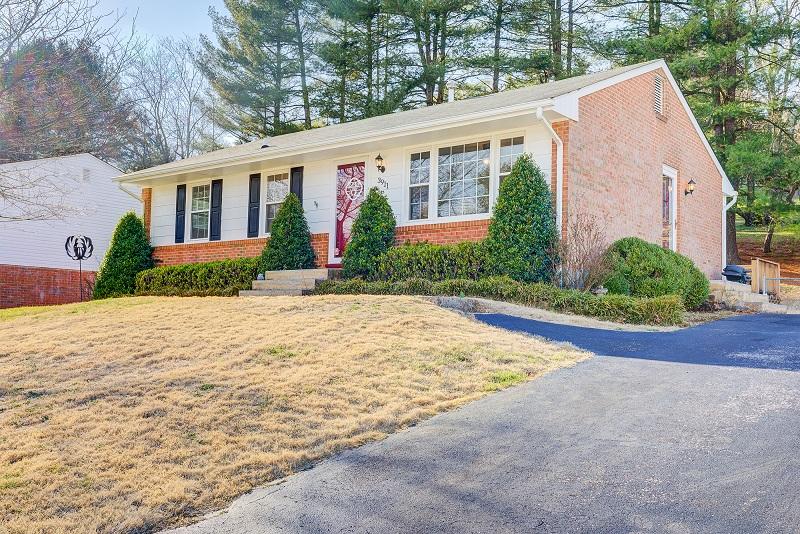 3911 Meadowlark Road Roanoke, VA 24018 - Photo 3 of 23 09
