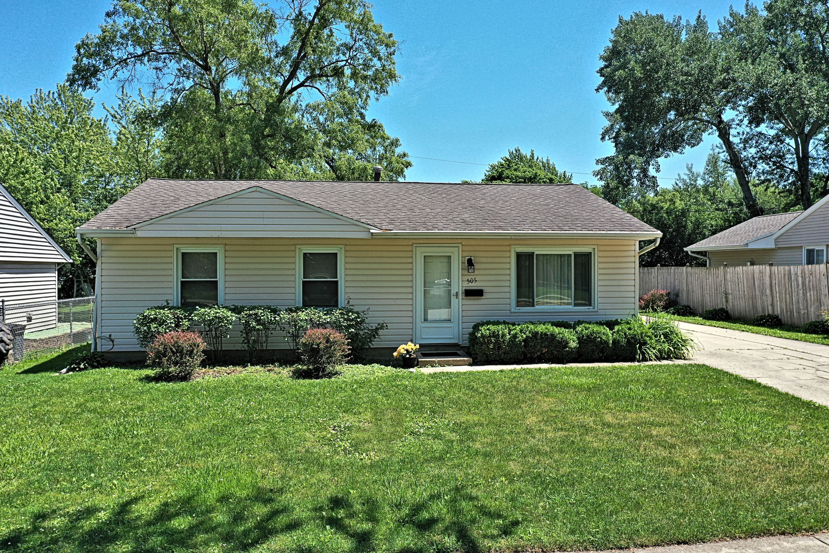 505 South Oltendorf Road Streamwood, IL 60107 - Photo 1 of 19 a front view of a house with a yard and outdoor seating