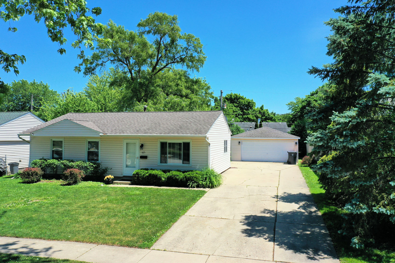 505 South Oltendorf Road Streamwood, IL 60107 - Photo 2 of 19 a front view of a house with garden