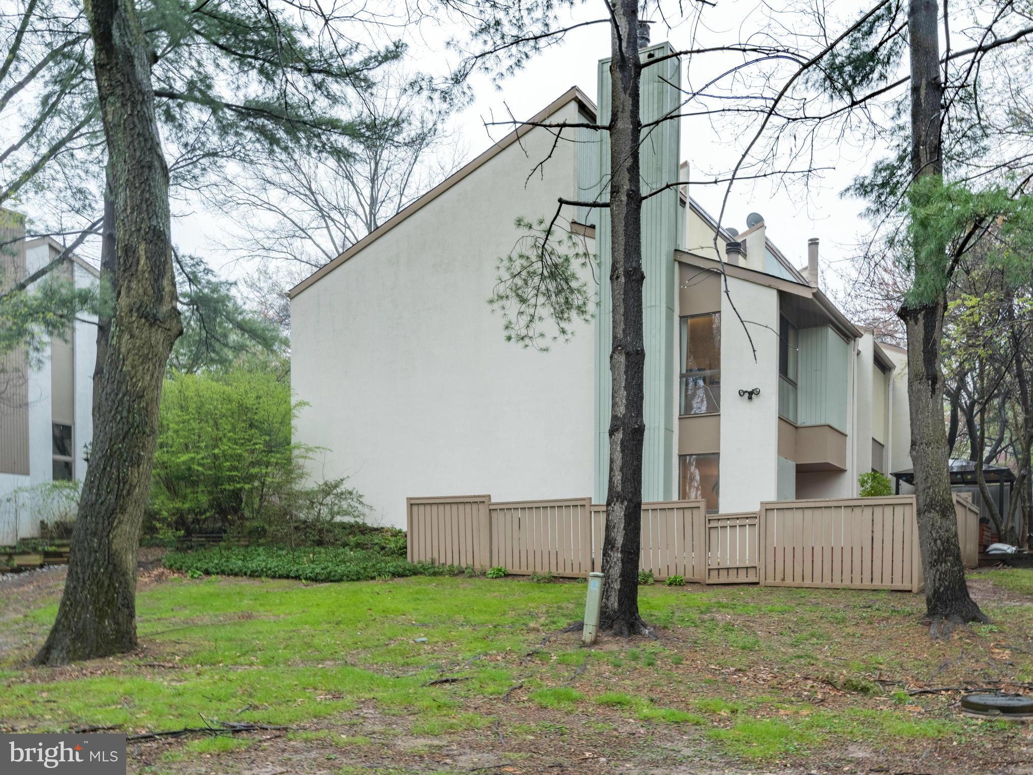 11628 Newbridge Court Reston, VA 20191 - Photo 2 of 30 Exterior (General)